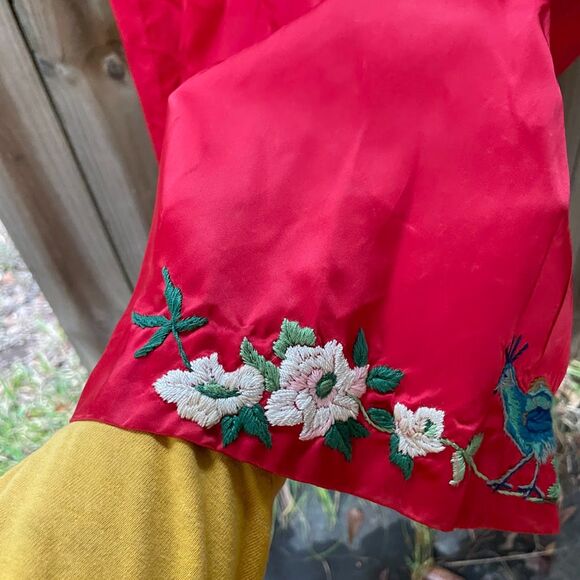 Vintage 50s Hand Embroidered PEACOCKS FLOWERS Long SKIRT Red Satin 32" waist - Picture 5 of 11